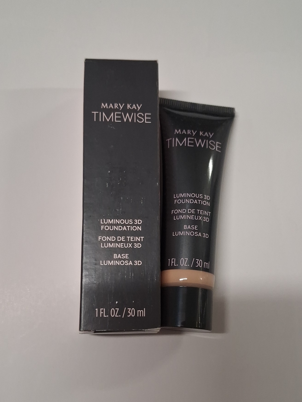 Mary Kay TimeWise Luminous 3D Foundation - Beige C 130  1oz..